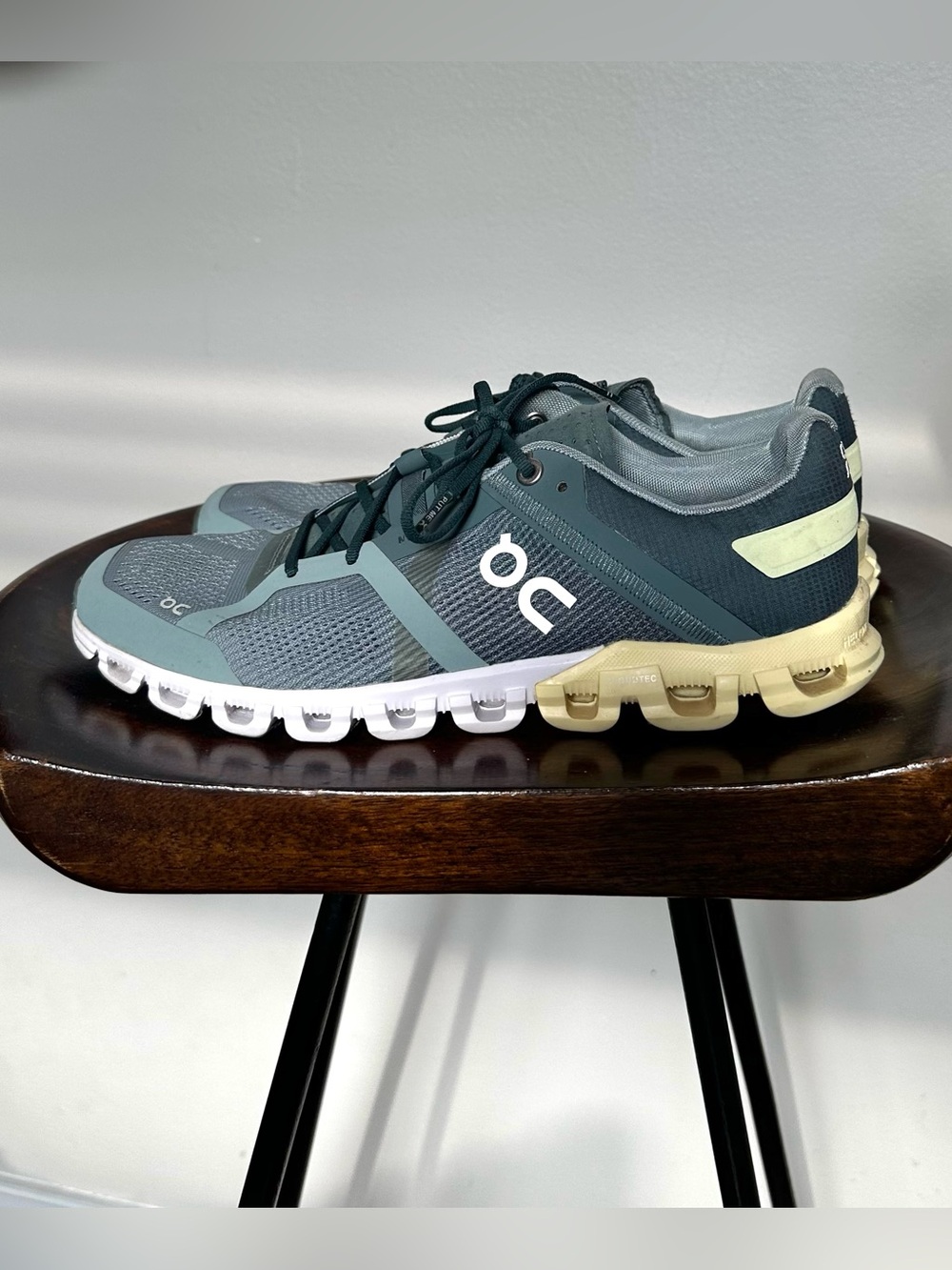 Women’s OnCloud shoes